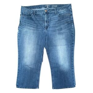 Lees Denim Midrise Capri Jeans in Distressed Medium Blue Wash, Size 18
